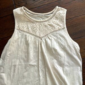 Sonoma Women's Ecru Top Eyelet Tank - Size M - Excellent Condition